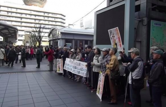 画像：2018年度に実施された啓発の様子 - 「JR西日本など京都駅乗り入れ4社局、12月17日に共同啓発活動を実施」
