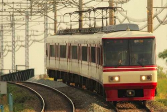 ニュース画像：西鉄8000形 原色イメージ - 「西鉄8000形、10月15日でラストラン 「旅人」車両を原色に戻して運行へ」