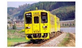 ニュース画像：キハ125形 - 「JR九州と久留米10万人女子会、2月1日に「大人の恋列車」運行」