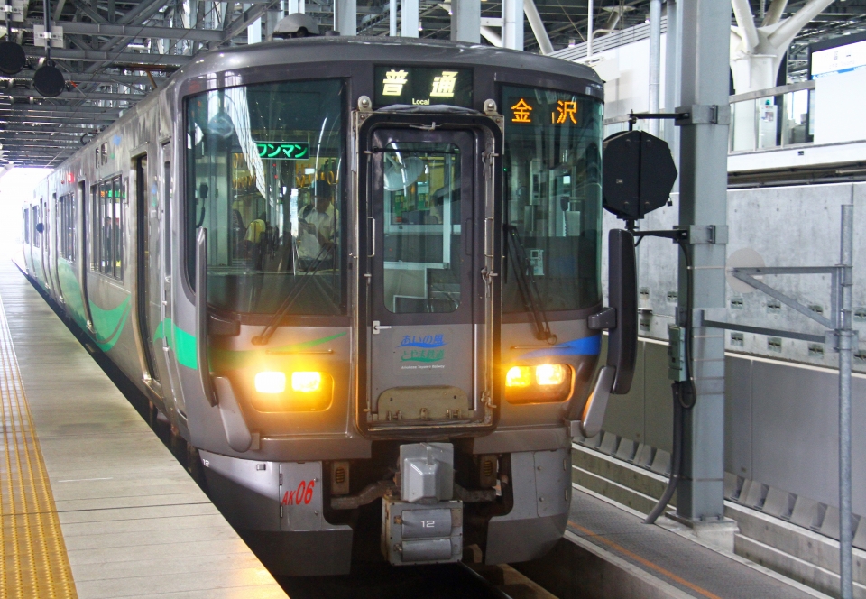 ニュース画像：あいの風とやま鉄道線 - 「JR東・西、北陸新幹線金沢開業時に経営移管した3社との乗継割引を廃止」