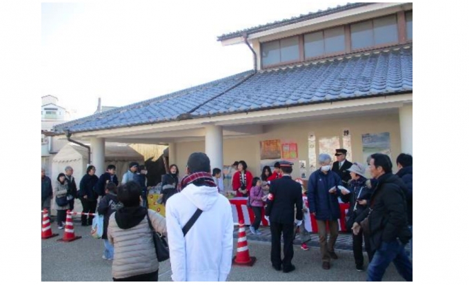 画像：橿原神宮前駅 - 「近鉄、1月1日に恒例の「ふるまいイベント」を実施」
