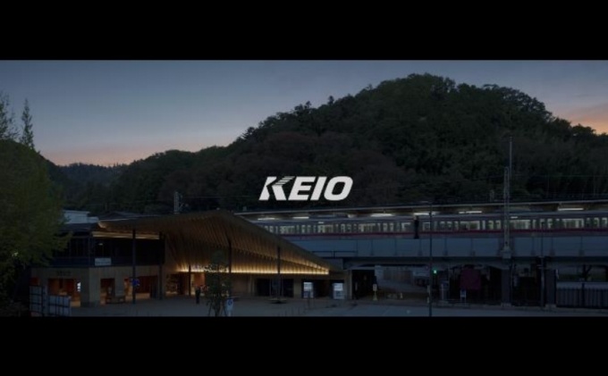 ニュース画像：夜明けの高尾山口駅 - 「京王電鉄、清原果耶さん起用の新テレビCMを放映」