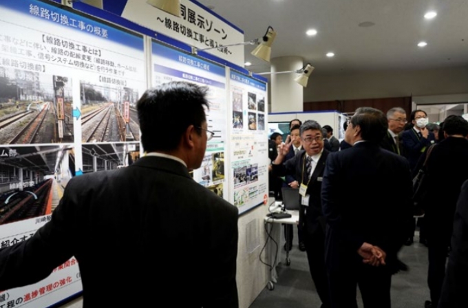 ニュース画像：鉄道技術フォーラム会場の様子 - 「JR東、「2019年度 東工所・東電所 鉄道技術フォーラム」を開催」