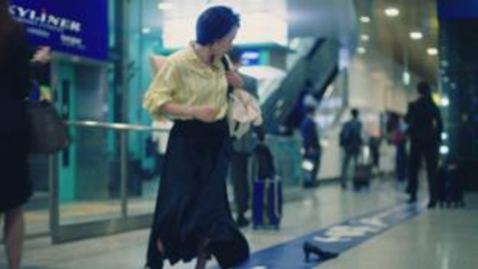 ニュース画像：「お客様は、お姫様。」キャンペーン CMの一場面 - 「京成電鉄、スカイライナー利用で「お姫様気分」が味わえるキャンペーン」