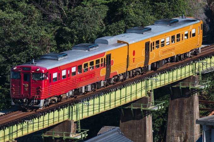 ニュース画像：Tomo-Papaさんの鉄道フォト - 「伊予灘ものがたり、5周年特別貸切列車のコンサート列車を運行」