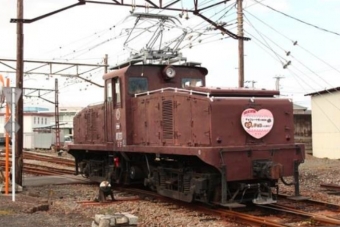 画像：伊豆箱根鉄道 ED32形 - 「伊豆箱根鉄道、チョコレート色の機関車を運行するバレンタイン企画実施」