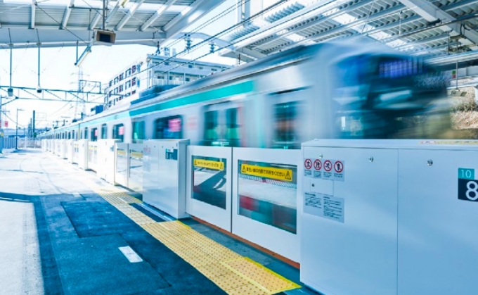 画像：東急線のホームドア - 「東急、全駅にホームドアの設置を完了 大手民鉄初」