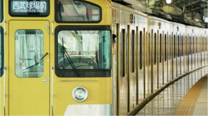 画像：2000系 出発シーン - 「西武鉄道、バーチャル背景画像「西武鉄道の背景」9点を無料公開」