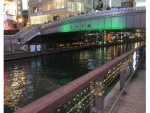ニュース画像：えびす橋 - 「南海電鉄、戎橋をライトアップ 大阪モデル警戒基準到達レベルに合わせ」
