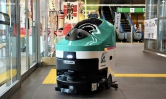 ニュース画像：ロボット洗浄機「EGrobo(イージーロボ)」 - 「新青森駅、無人ロボット清掃機器を導入 青森県内初」