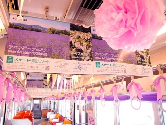 ニュース画像：アロマ&フラワートレインの車内 - 「伊賀鉄道、「アロマ&フラワートレイン」運行 7月5日まで」