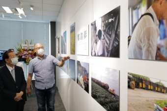 画像：キュレーターの陳威臣さん - 「台湾鉄道写真展と鉄道切符展を開催、「台湾文化路徑 鉄道篇」を東京で」