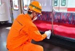 ニュース画像：加工作業の様子 - 「東急電鉄、全車両の抗ウイルス・抗菌加工を6月中に完了予定」