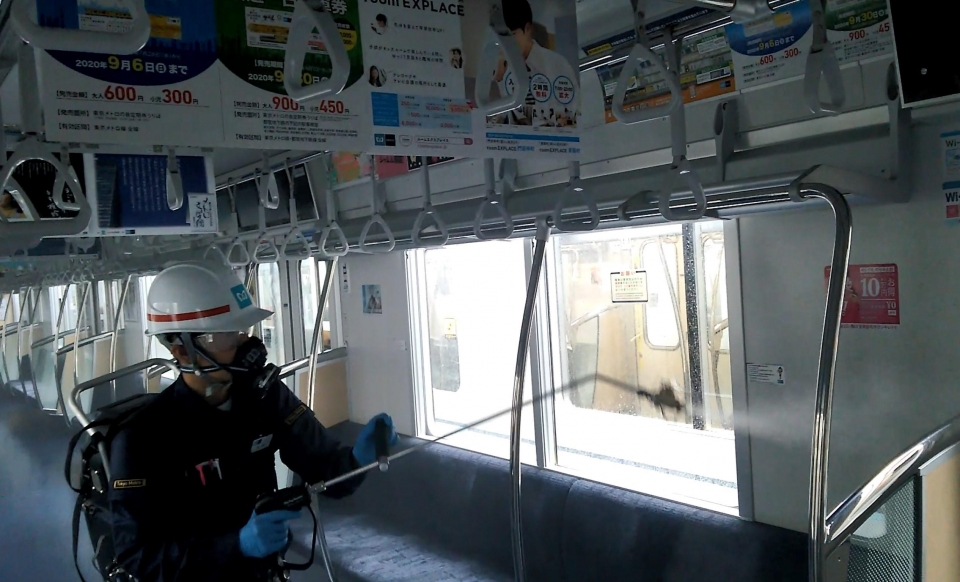 ニュース画像：抗ウイルス・抗菌処置の作業風景 - 「東京メトロ、全2,720両に抗ウイルス・抗菌処置を順次実施」