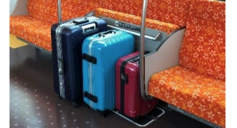 ニュース画像：スーツケースが置ける仕様