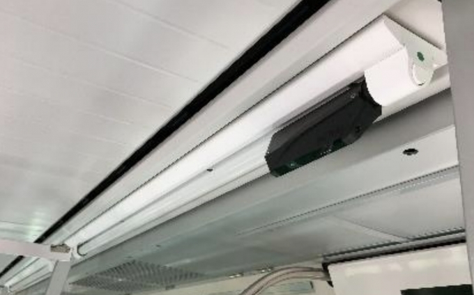 ニュース画像：IoTube設置イメージ - 「東急電鉄、全車両へLED蛍光灯一体型の防犯カメラ導入完了」