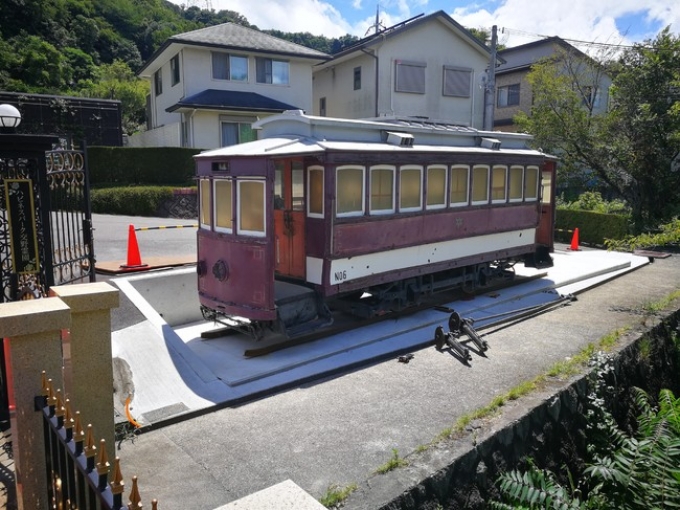 ニュース画像：ハピネスパーク交野霊園 設置翌日の様子 - 「日本初の路面電車「N電」 新天地へ」