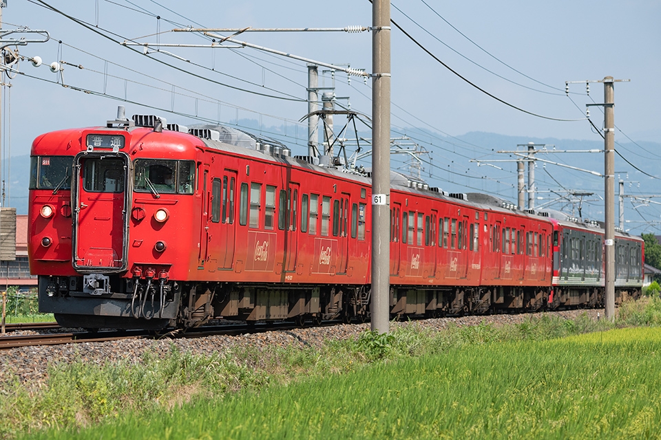 ニュース画像：しなの鉄道S11編成(Tomo-Papaさん撮影) - 「しなの鉄道、115系「コカ・コーラ」ラッピング 10月2日終了」