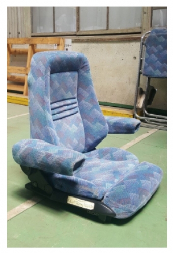 画像：700系運転台椅子 - 「700系新幹線の座席2列セットなど、抽選販売 」