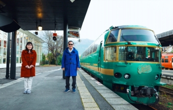 ニュース画像：タモリさんと観光列車「ゆふいんの森」 - 「2/6 NHK「ブラタモリ」、鉄道で発展？！人気温泉地の由布院」