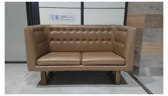 ニュース画像：「現美新幹線」で使用していた待合用ソファー