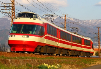 ニュース画像：長野電鉄の車両 (りんたろうさん撮影) - 「長野電鉄、2022年新卒正社員の応募受付を開始」