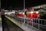 ニュース画像：2016年の搬入作業の様子 - 「福島交通、12月4日深夜に1000系第2次車両を飯坂線に搬入へ」