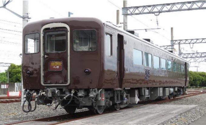 画像：塗装変更したスハフ14-5 - 「東武鉄道、14系客車「ぶどう色2号」に変更」
