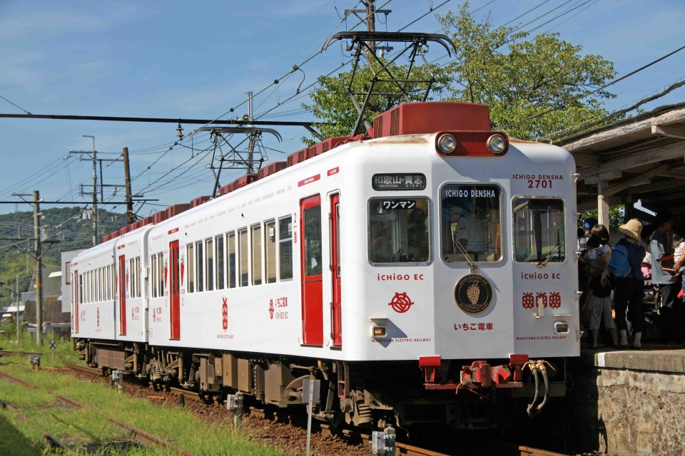 ローカル線「和歌山電鐵」、ねこ駅長と一風変わった電車がお出迎え 