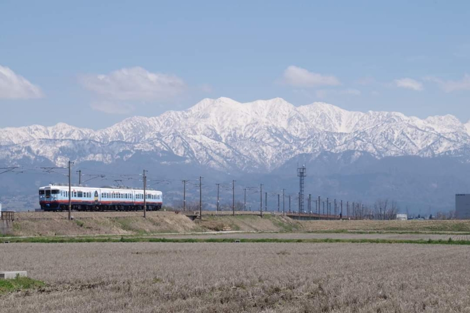 あいの風とやま鉄道 413系 一万三千尺物語-