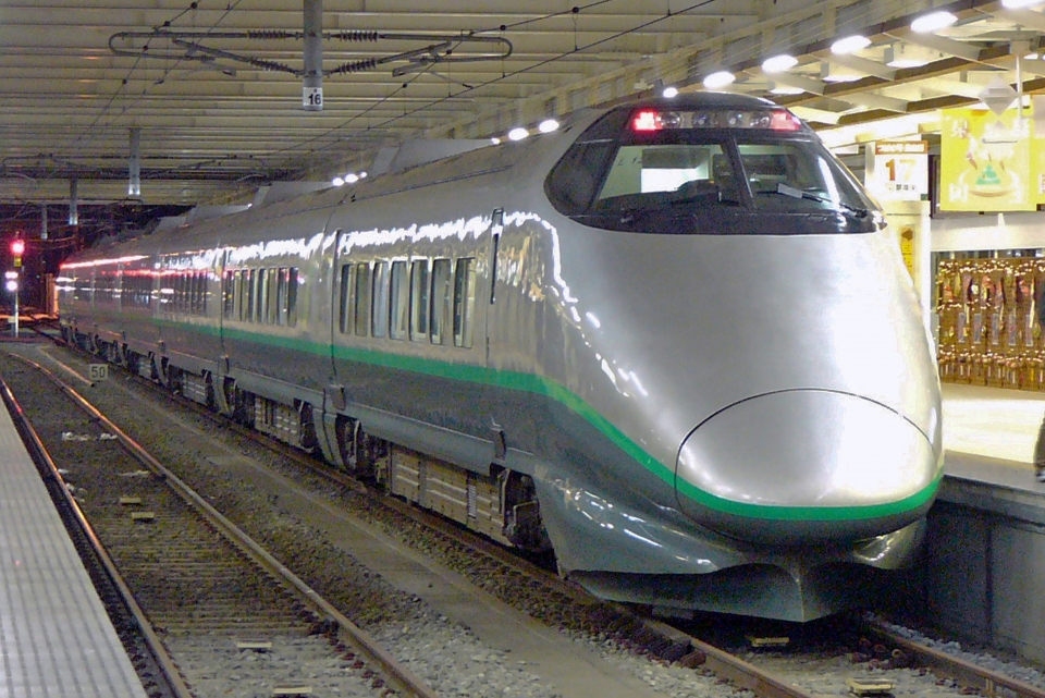 ニュース画像：シルバーグレーの車体が眩しい400系(ちゃぽんさん撮影) - 「日本初の「ミニ新幹線」、山形新幹線が開業 」