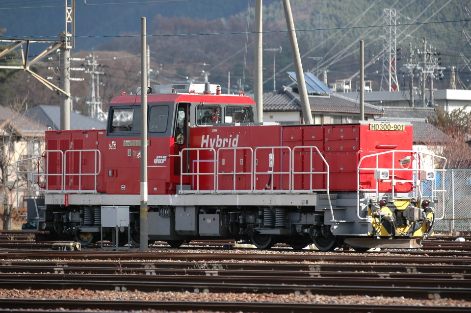 ニュース画像：先行量産車の HD-901(おなだいさん撮影) - 「デビューから10年、日本初のハイブリッド機関車「JR貨物HD300形」  」