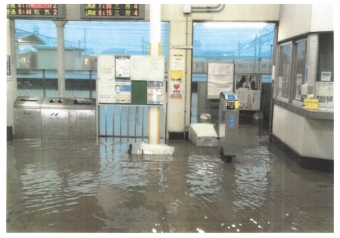 ニュース画像：7/8のJR糸崎駅構内冠水時の状況