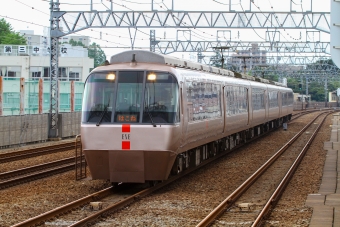 ニュース画像：小田急30000形EXE(BBsanさん撮影) - 「小田急ロマンスカー、修理のEXEに代わり一部列車でVSE・MSEが運用へ」