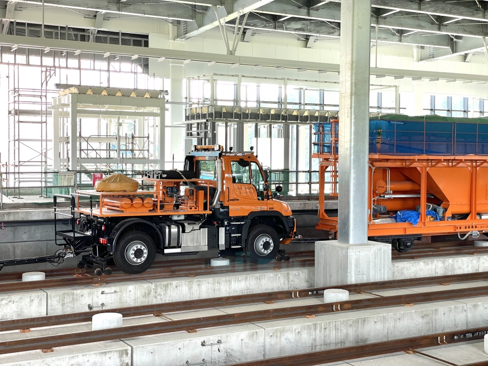 ニュース画像：CAモルタルを注入するための作業車 - 「2024年春開業、「越前かわら」がアクセントの新幹線新駅の全貌」