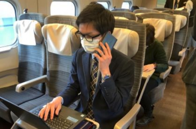 画像：第1回実証実験の様子 - 「JR東、「新幹線オフィス車両」を東北・北陸・上越新幹線 全方面で実施」