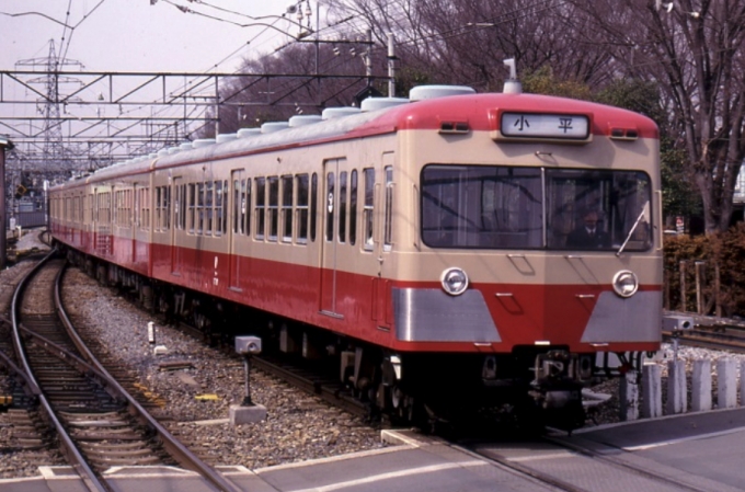 画像：かつて運行されていた701系の「赤電」塗装 - 「西武鉄道、多摩湖線と多摩川線の101系で「赤電」塗装を復活 12月17日から」