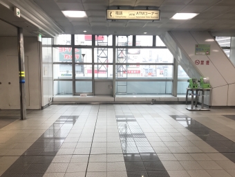 ニュース画像：モノレール千葉駅・改札階連絡通路の特設売り場付近