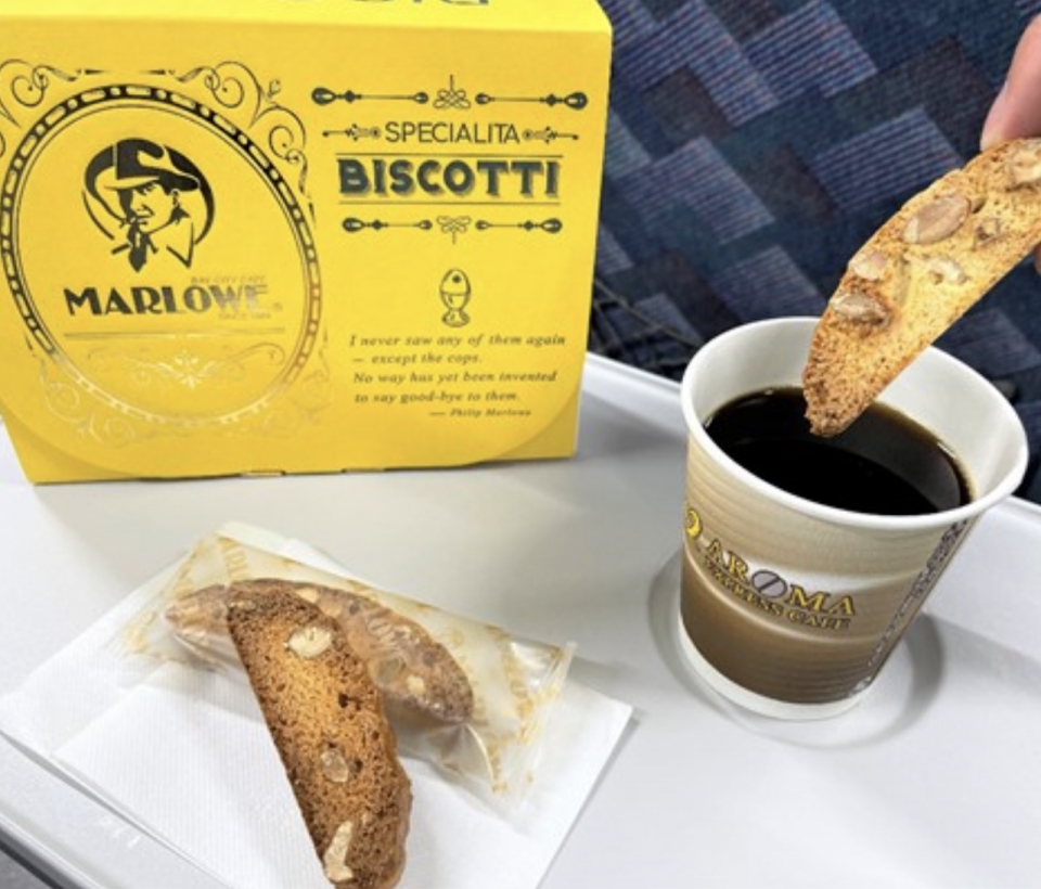 ニュース画像：コーヒーに浸す食べ方は、本場イタリアでも親しまれています - 「東海道新幹線車販にマーロウ「葉山ビスコッティ」が登場！食べ方3種紹介」