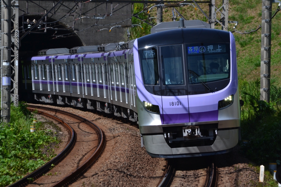 ニュース画像：東京メトロ18000系 2021年8月撮影(EnoshimaLineuserさん撮影) - 「2021年の鉄道を振り返る 新たに登場した “新型車両” コレクション」