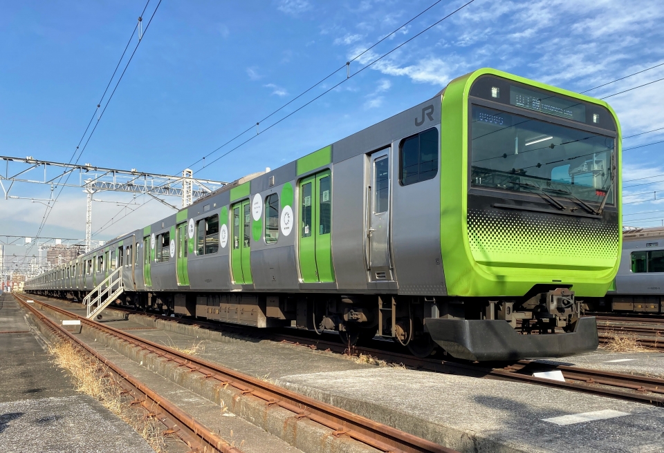 車内放送は鉄道好きアナウンサーが務めます！山手線に特別なアート車両