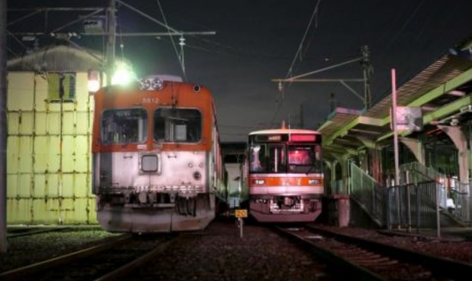 画像：内灘駅構内に並ぶ 8000系と03系 - 「北陸鉄道、浅野川線ナイトツアー・石川線トワイライトツアー開催」