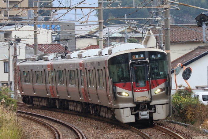 ニュース画像：JR西日本227系電車 2021年12月撮影(norikadさん撮影) - 「JR西、車両側面カメラ利用のワンマン方式検証実施 ワンマンミラーなど地上設備削減へ」