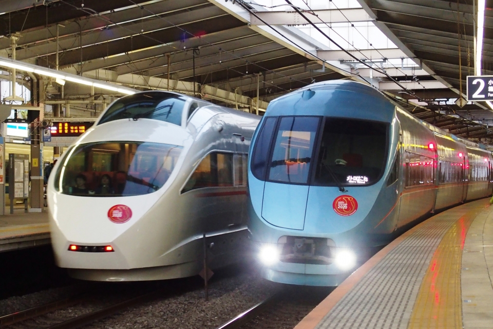 ニュース画像：50000形 VSEと60000形 MSEの並び 2020年1月撮影(もりもりさん撮影) - 「日本初の地下鉄直通座席指定特急、小田急60000形ロマンスカー「MSE」」