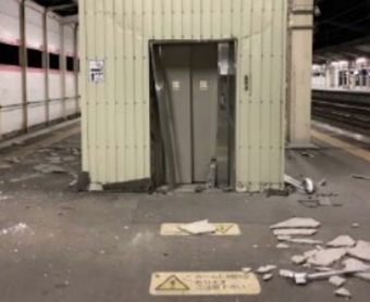 ニュース画像：福島駅壁面の破損