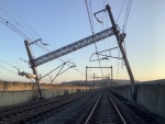 ニュース画像：大きく傾いた電柱 - 「東北新幹線、3/21まで那須塩原～盛岡間運転見合わせ 再開まで在来線臨時列車運行へ」