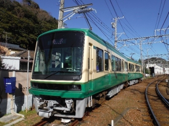 ニュース画像：シングルアーム化などが実施された2002編成 - 「江ノ島電鉄、2002編成をリニューアル 12月13日から運転開始」
