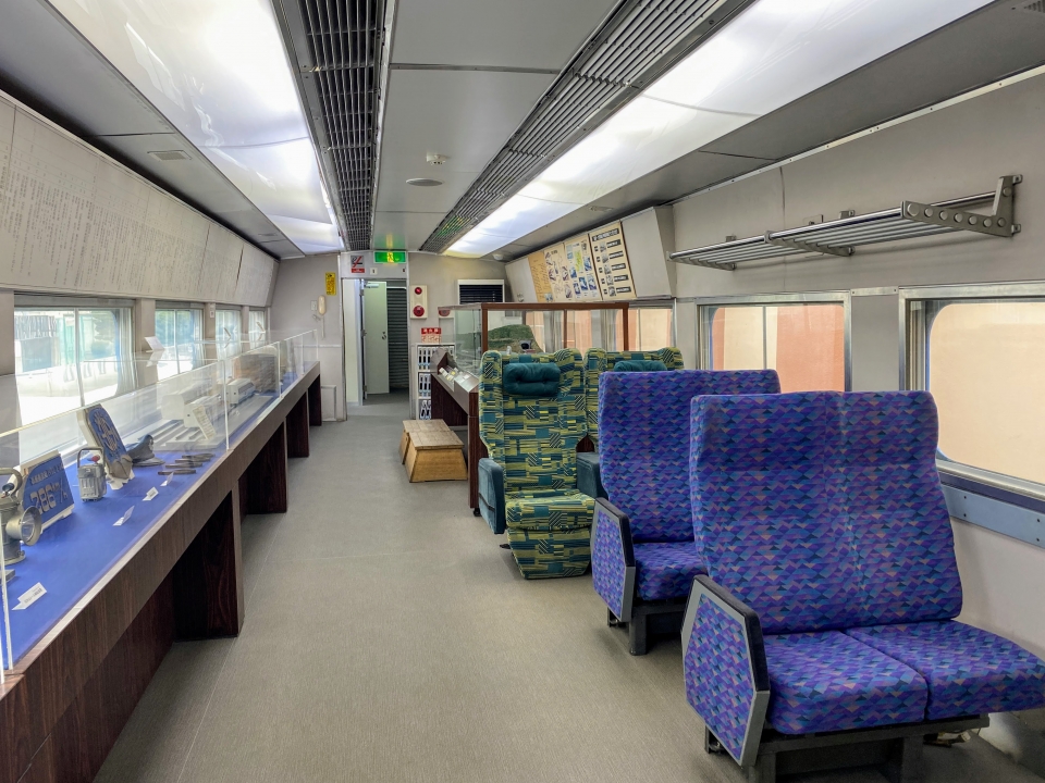 ニュース画像：ジオラマやこれまでの歴史を展示した室内 - 「東京 新幹線技術開発の地で「E4系 Max」座席に座る」