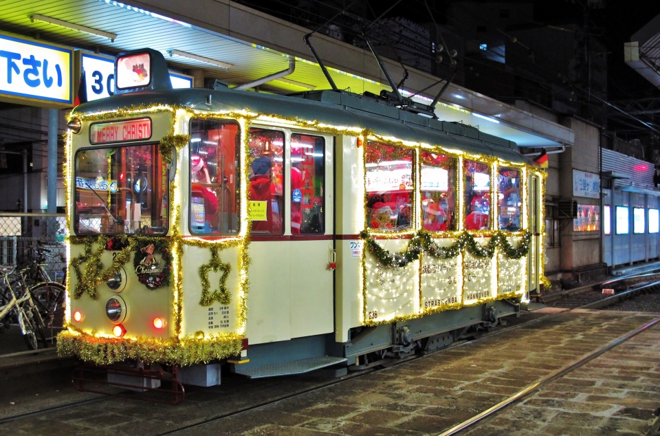 ニュース画像：(広電200形 ナカシマさん 2011年12月17日撮影) - 「「走る博物館」へようこそ！世紀を超えて活躍する広島電鉄の路面電車」