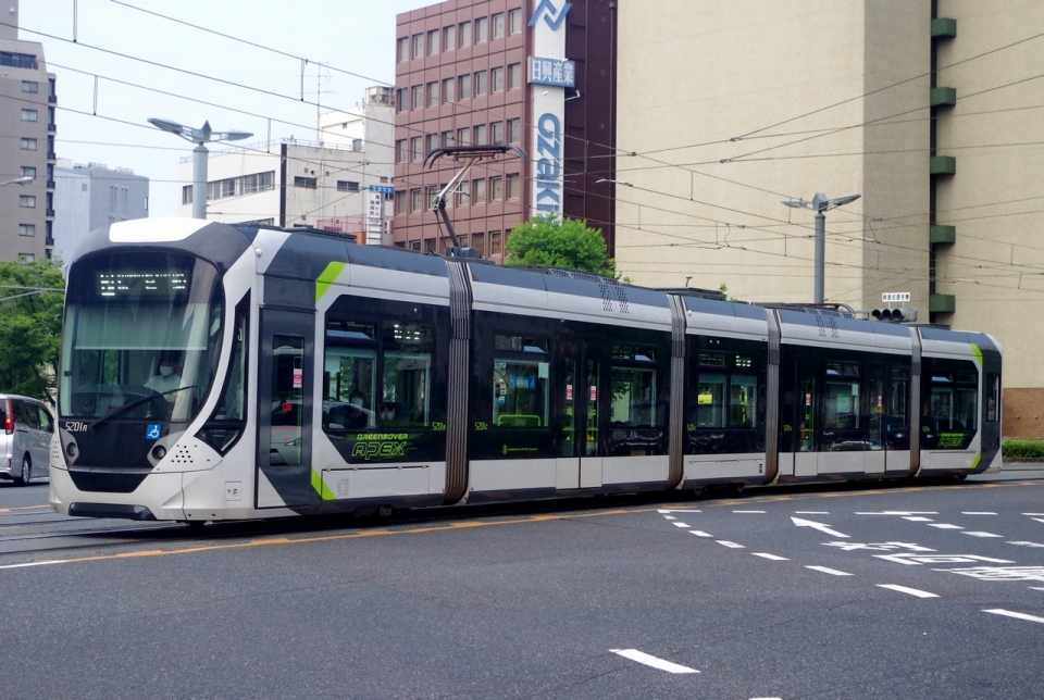 ニュース画像：(広電5200形 バス親父さん 2020年08月02日撮影) - 「「走る博物館」へようこそ！世紀を超えて活躍する広島電鉄の路面電車」